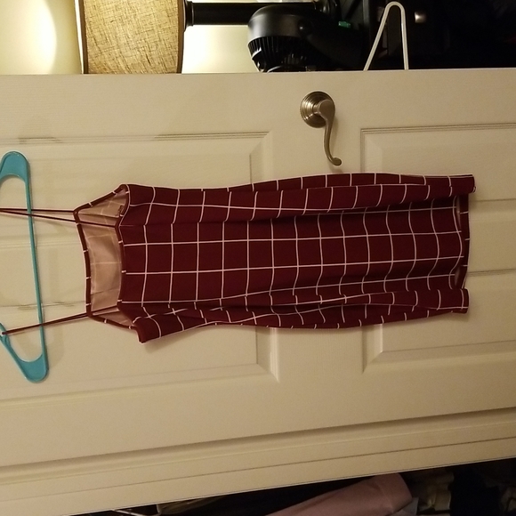 Red and white box design dress, brand new, no flaws - Picture 4 of 4